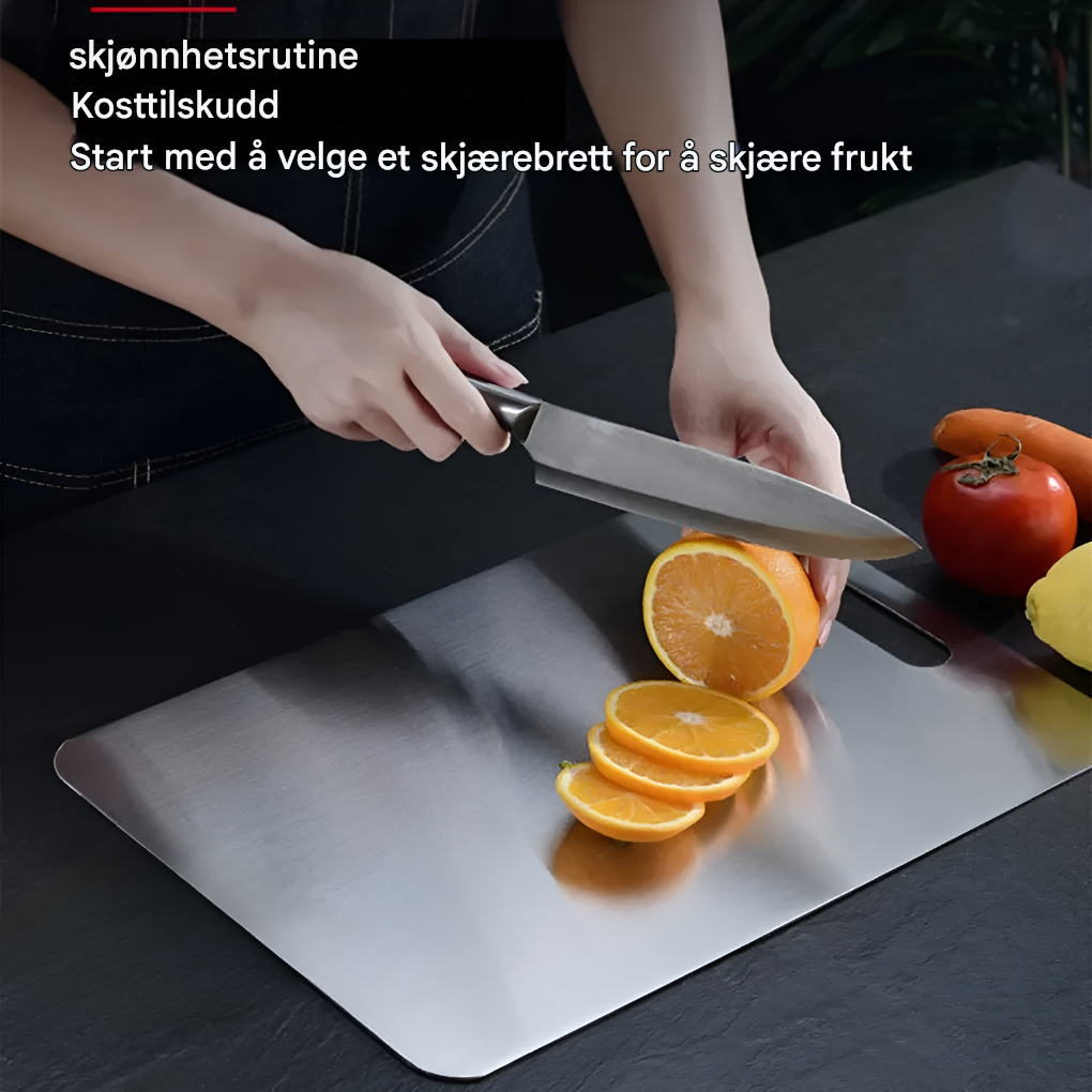 Miljøvennlig titanskjærebrett, et hygienisk og holdbart alternativ til plast. Perfekt for det bevisste kjøkken.