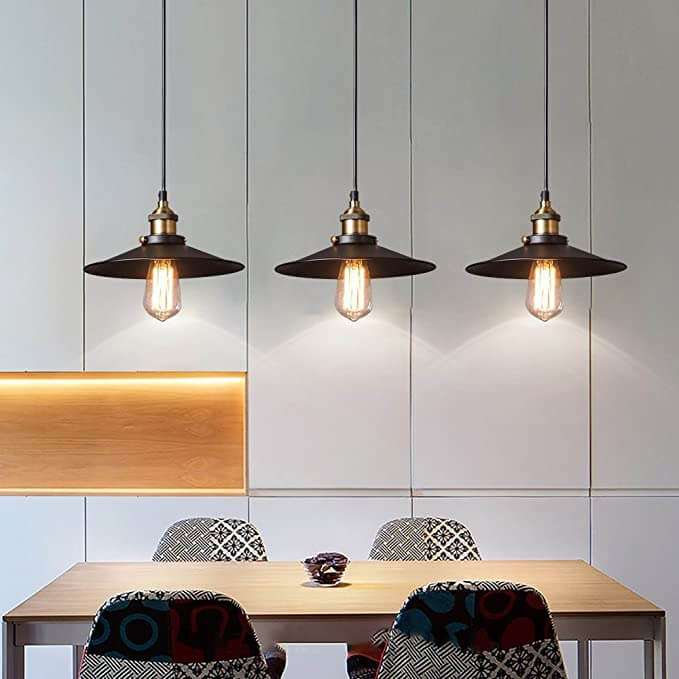 Justerbar svart metall pendellampe, industriell retro designlampe for interiør.