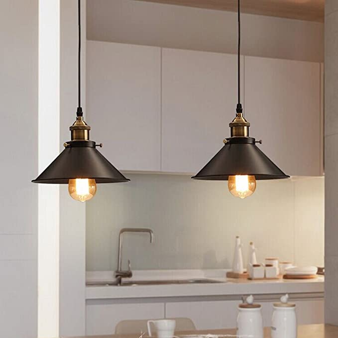 Dekorativ industriell lampe, justerbar pendellampe i svart metall med retro preg.