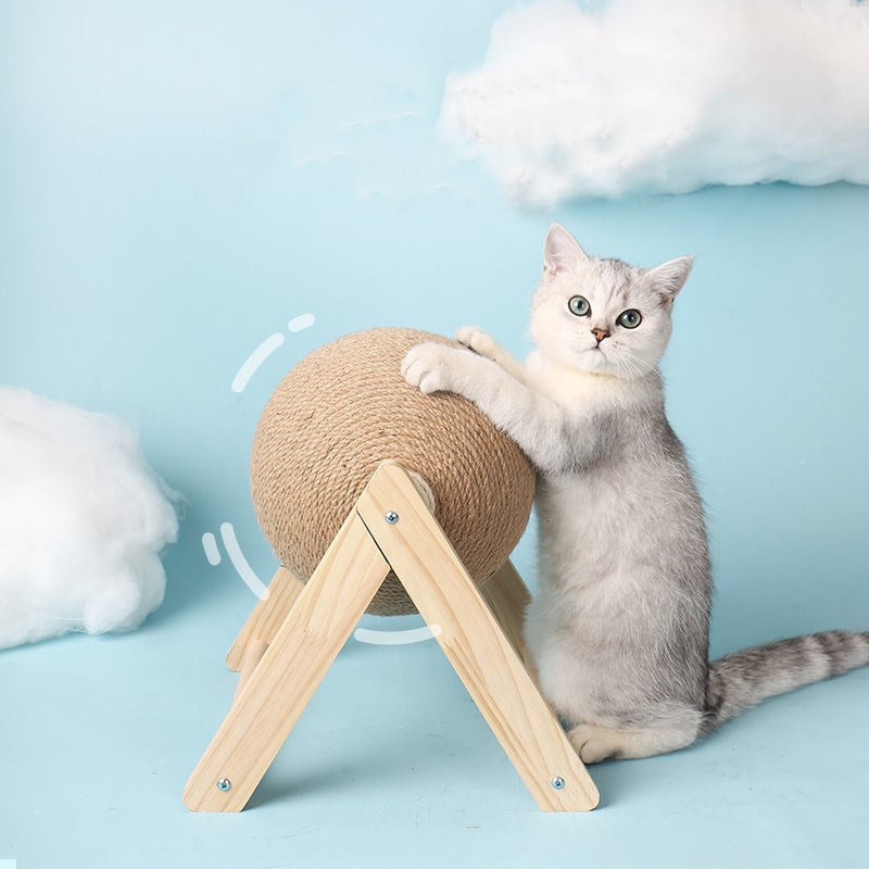 Treleke for katt med hampetau kloreflate og snurrende ball. Ideell kjæledyrleke for å beskytte møbler.