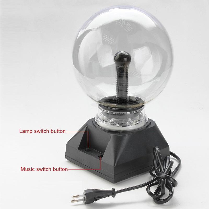 Detaljbilde av plasma kule lampe som viser elektriske strømmer, flott for en unik og vitenskapelig gaveidé.