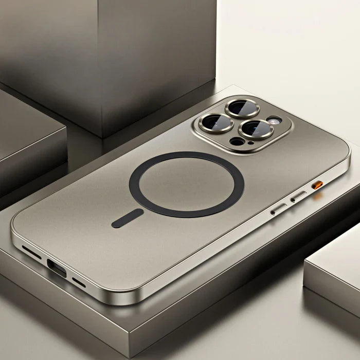 Fullt montert iPhone metalldeksel som viser front- og bakbeskyttelse i solid design.