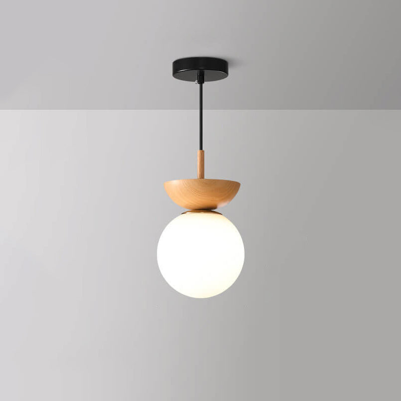 Elegant trelampe med justerbar LED-belysning, perfekt som japansk minimalistisk taklampe.