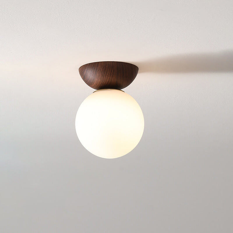 Japansk minimalistisk taklampe i tre med justerbar LED. Ideell for moderne stue, soverom eller gang.