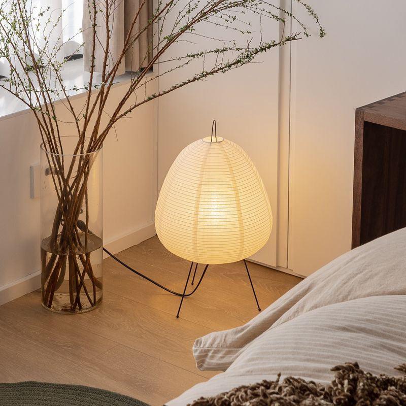 Elegant japansk stil papirlampe. Gir et behagelig, mykt lys og forbedrer interiørdekorasjonen.