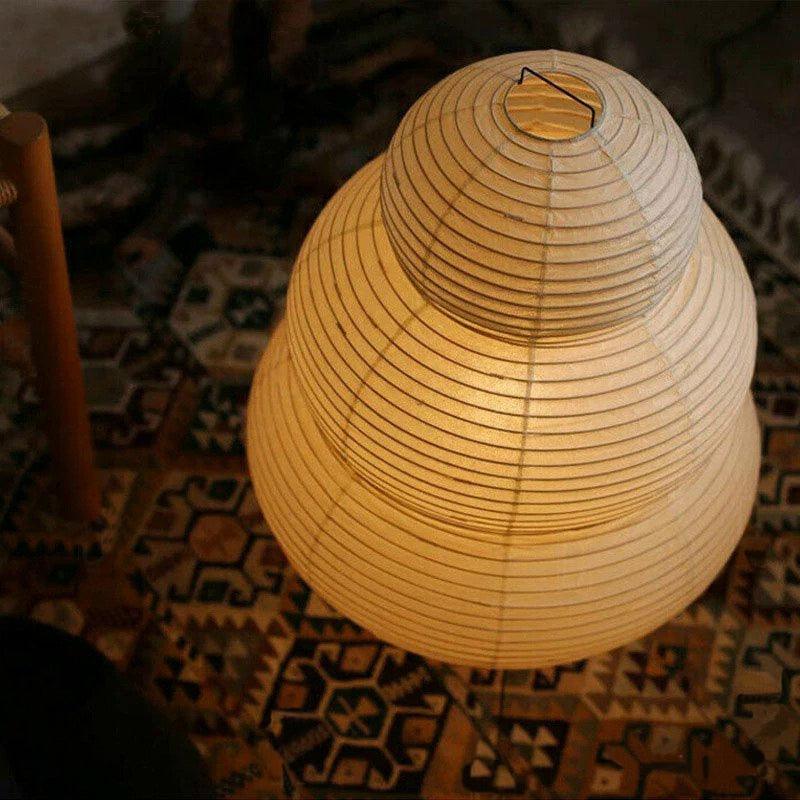Unik japansk papirlampe. Designet for å gi myk belysning og en rolig, koselig stemning i ethvert rom.