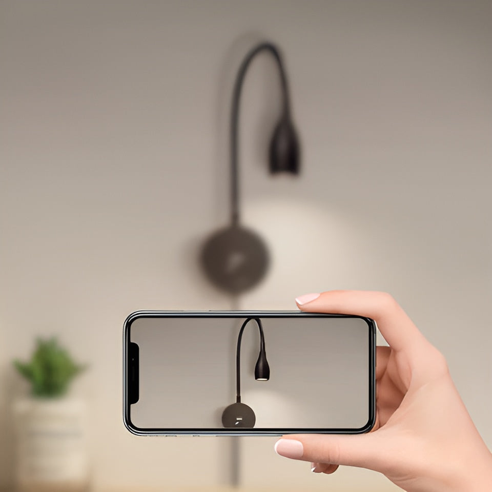 Allsidig leselampe for hjemmekontor eller soverom. Moderne svart design med LED-belysning og USB-lading.