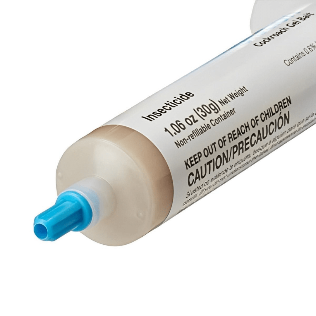 Detalj av kakerlakkgel dispensert, viser enkel og presis applikasjon for bekjempelse.