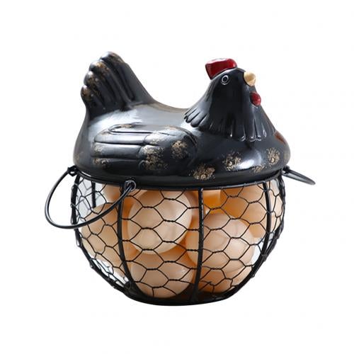 Organiser egg med stil! Sjarmerende keramisk hønekurv i rustikt design.