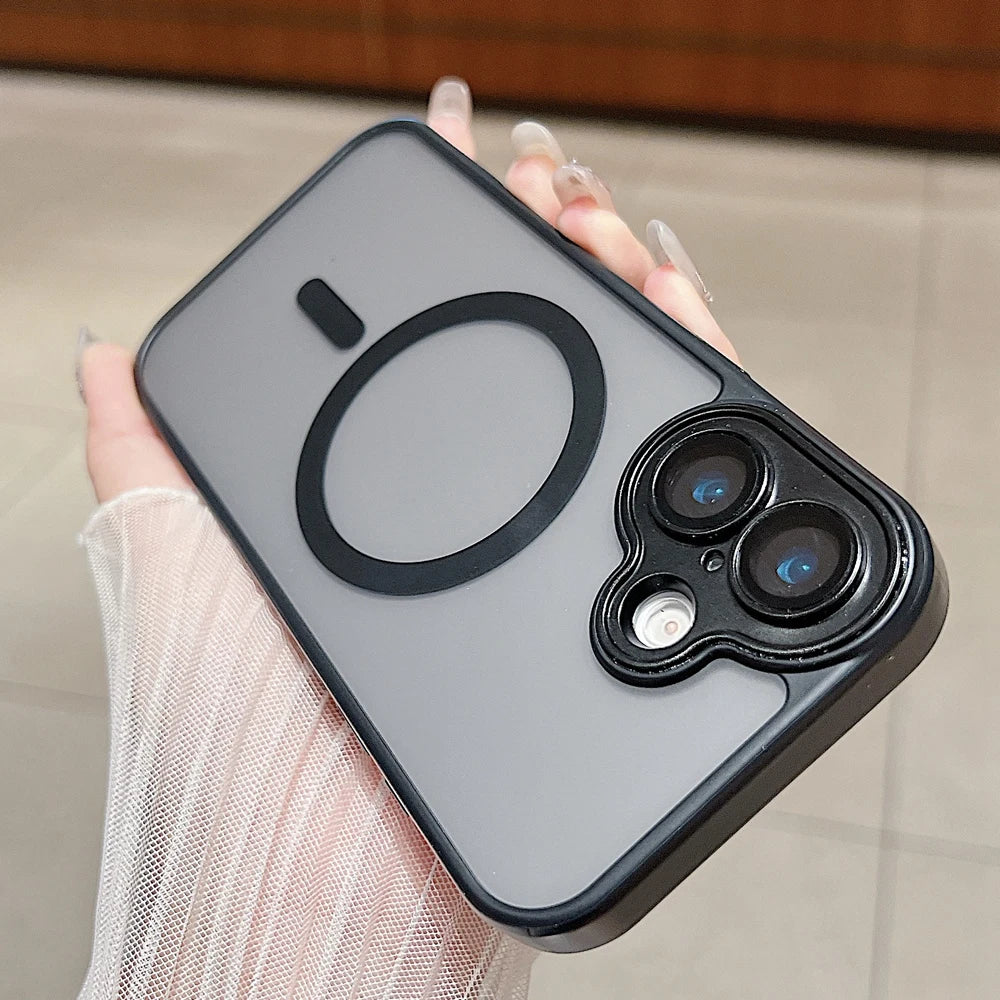 Klart magnetisk beskyttelsesdeksel til iPhone 17, med MagSafe for trådløs lading og støtsikker design.