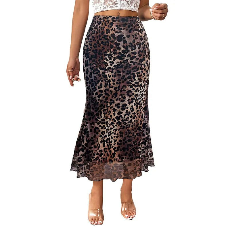 Klassisk høytaljet dameskjørt med lekent leopardmønster. Elegant a-linje skjørt, trendy og komfortabelt.