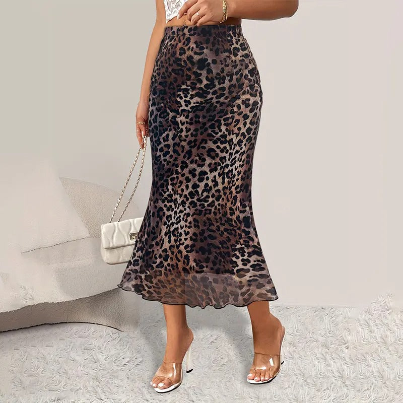 A-linje mønsterskjørt for damer med klassisk leopardprint. Høytaljet passform gir et stilig og trendy uttrykk.