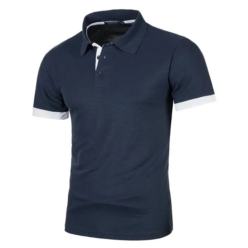 Komfortabel herre polo skjorte, kortermet og pustende. En allsidig klassiker for kontor, hverdag og sommer.