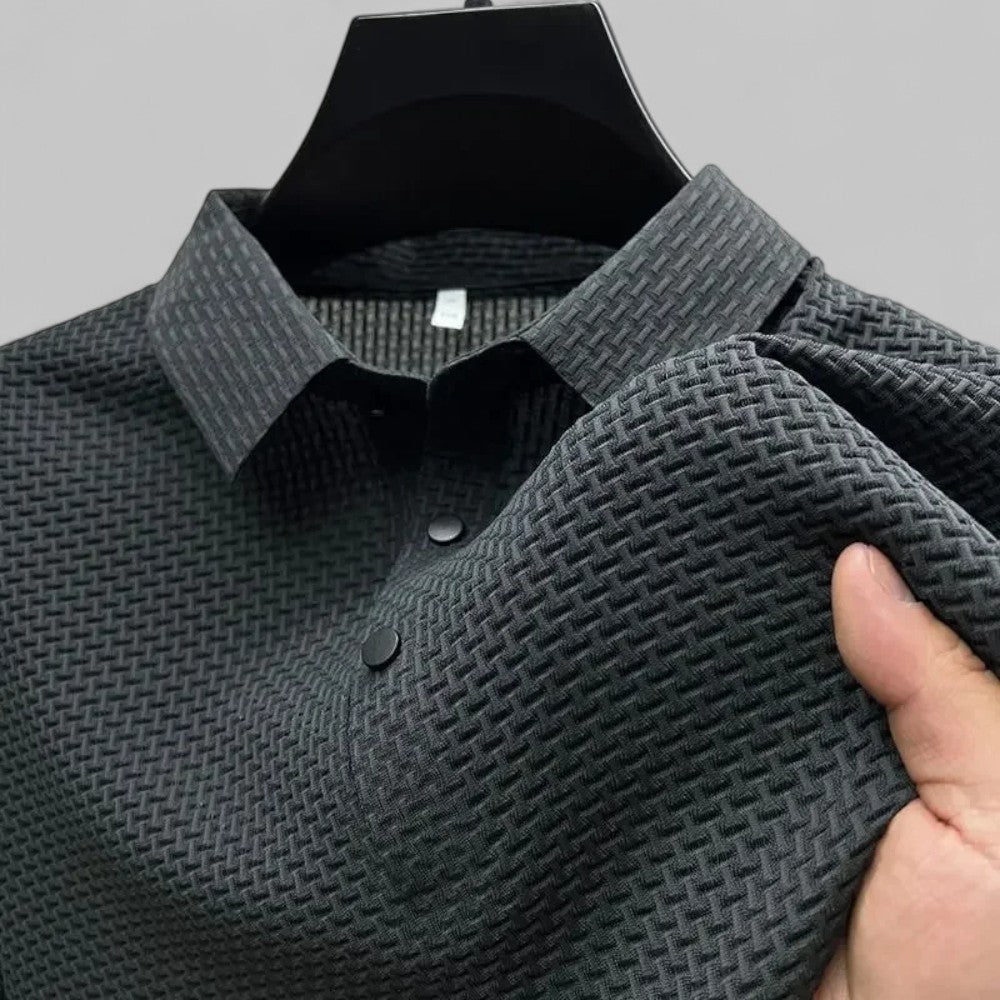 Ryggvisning av klassisk herre polo t-skjorte kortermet, i en bomullsblanding som gir komfort og stil.