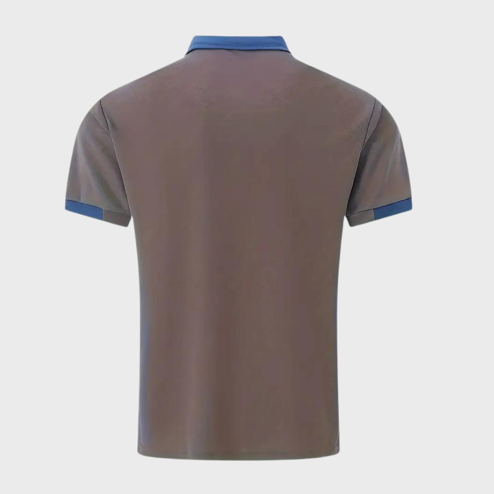 Lett og pustende herre poloskjorte i polyester. Perfekt for sommer, strand og stilfull fritid.