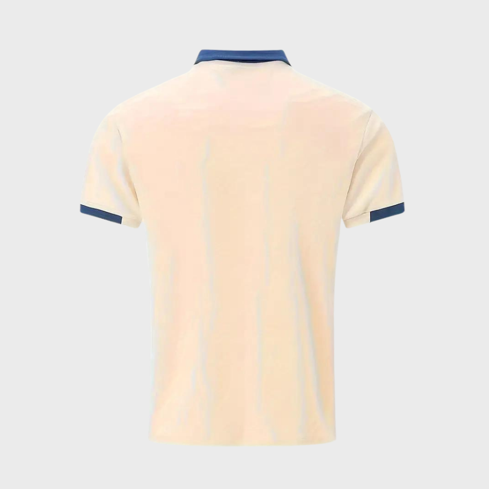 Komfortabel polyester poloskjorte for herre. Pustende materiale for varme sommerdager og fritid.