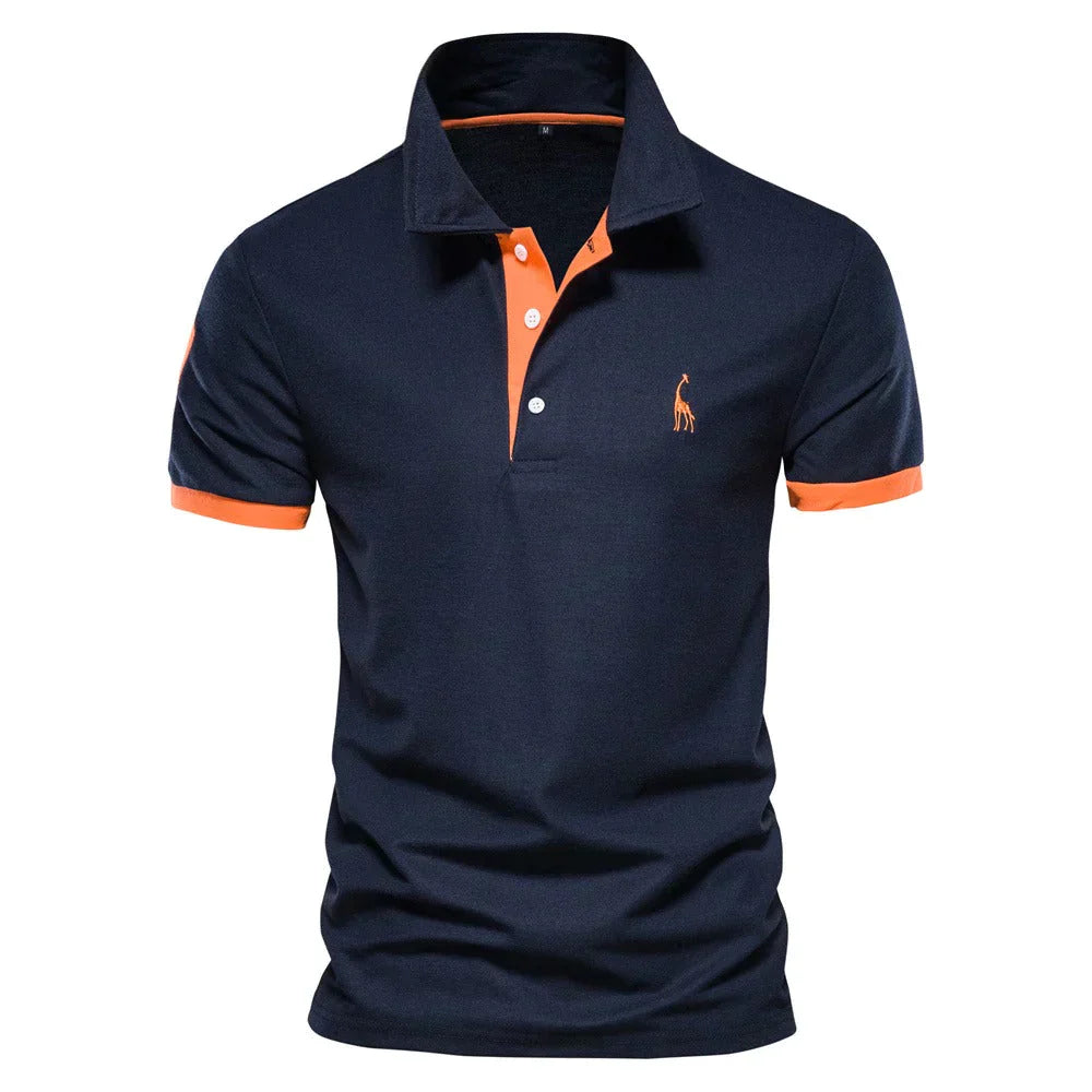 Klassisk herre poloskjorte med kortermet design og stilige kontrastdetaljer på krage og ermer, perfekt for sommer.