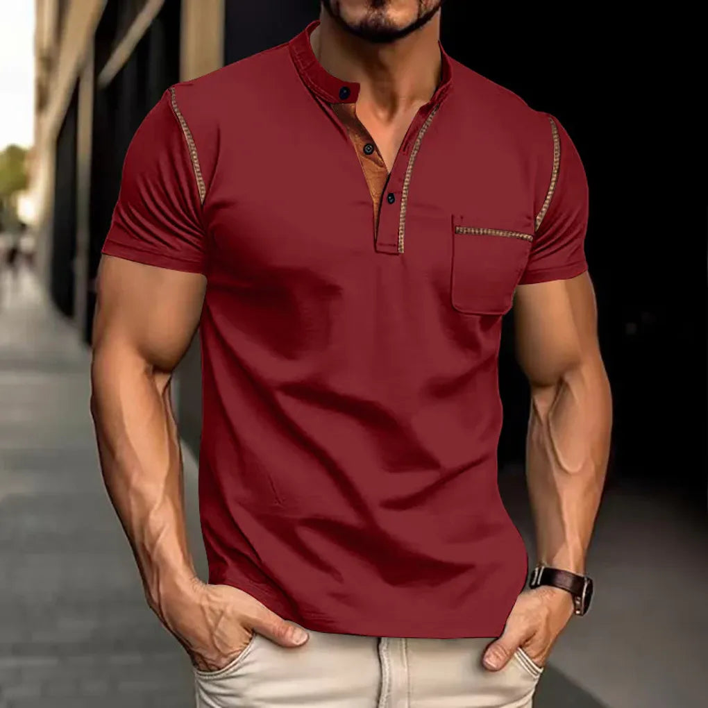 Detalj av kragen på herre poloskjorte Milan, med knapper. Høy kvalitet og klassisk design for herre.