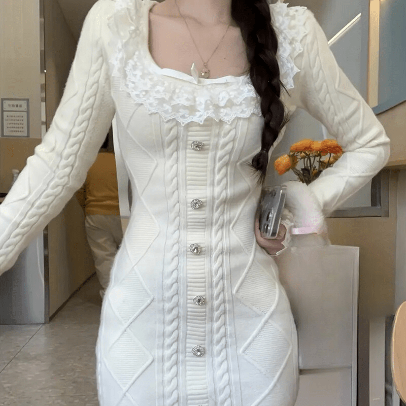 Komfortabel kvinne robe i mykt stoff, hvit og elegant for dameklær. Ideell for avslappet hverdagsbruk.