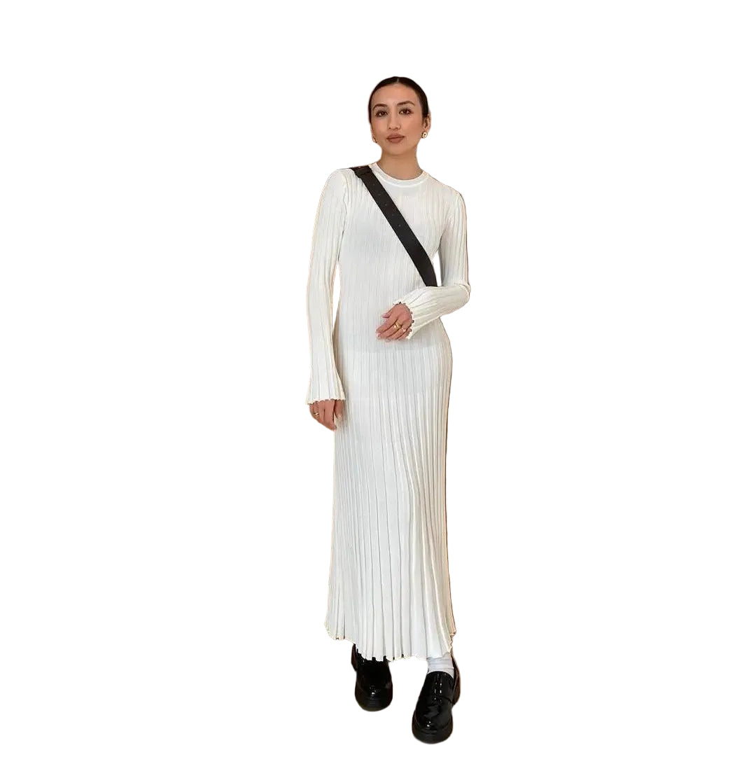 Klassisk løs strikket maxikjole for kvinner, elegant og komfortabel for hverdag og fest.