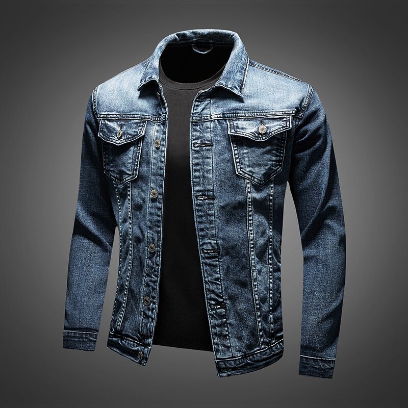 Klassisk slim fit denimjakke for herre i bikerstil, ideell for casual vår- og høstbruk. Blå street style yttertøy.