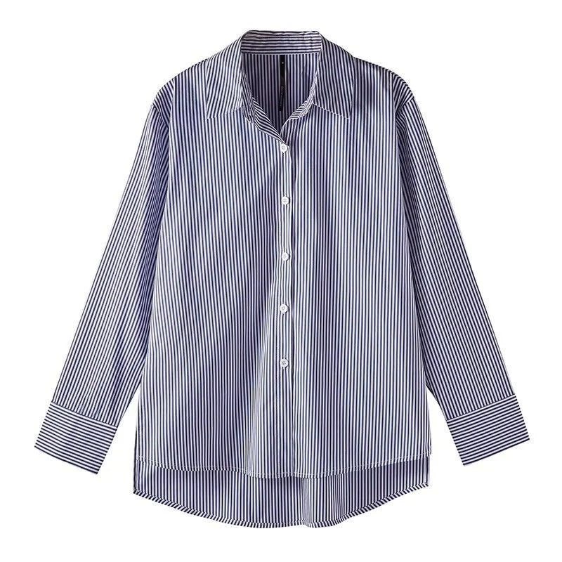 Klassisk stripet damebluse med lang erm, elegant og tidløs for kontor og hverdag. Løs passform.