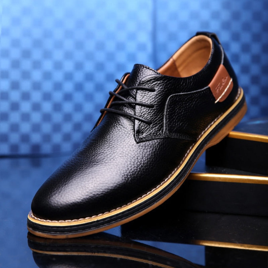 Elegant brun Oxford-sko for menn. Klassisk dressko som kombinerer stil, komfort og vanntett design for hverdagsbruk.