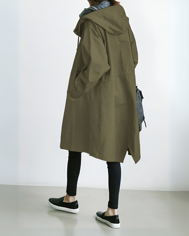Varm og stilig trenchcoat for dame. Klassisk design med hette for høst- og vintermote.