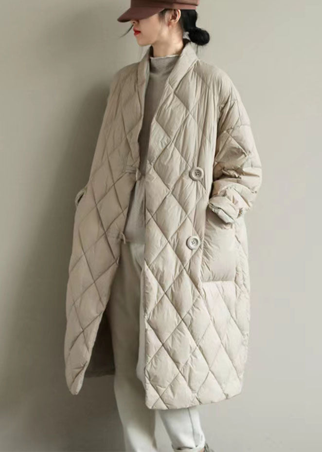 Dame vinterjakke: Klassisk ensfarget design med elegant stativkrage og funksjonelle store lommer.