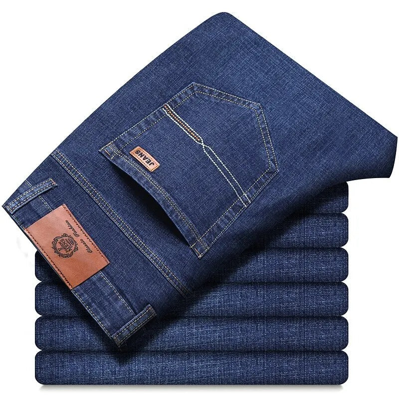 Svarte denimjeans for menn, klassisk smal passform. Perfekt for smart casual herremote og komfort.