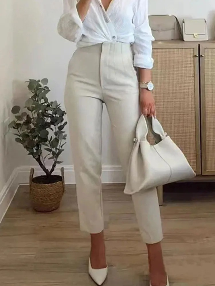 Stilige hverdagsblyantbukser for damer med høy midje og elegant snitt.