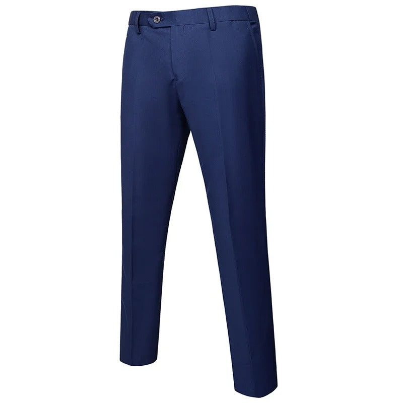 Bakside av menns klassiske dressbukser, fremhever lommene og det rette snittet for en elegant stil.