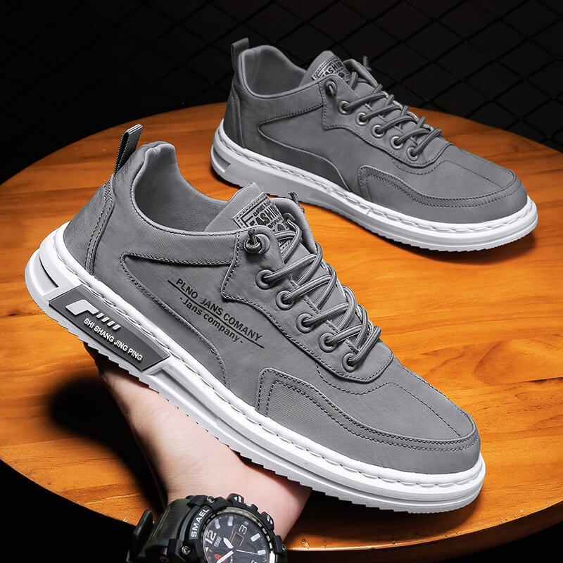 Stilrene herresneakers i grå, svart og grønn. Klassiske fritidssko for menn, komfortable og slitesterke.
