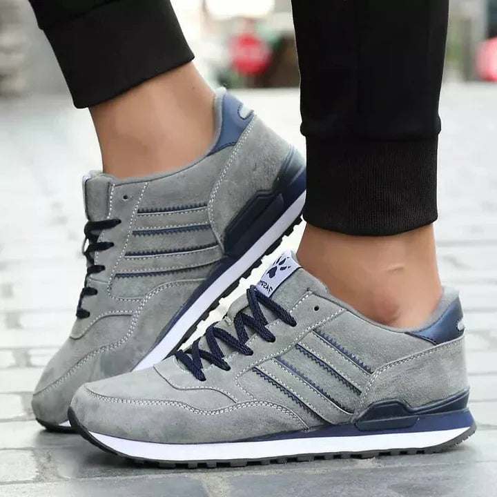 Komfortable herresneakers med klassisk design, perfekt for hverdag og fritid. Robust og normal passform.