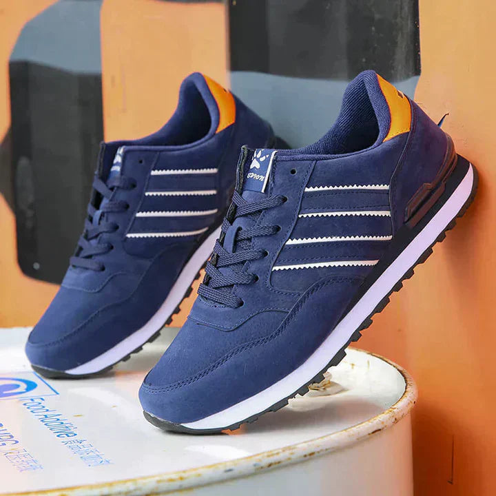 Bakside av herresneaker i klassisk design. Robust hverdagssko som gir god komfort og normal passform.
