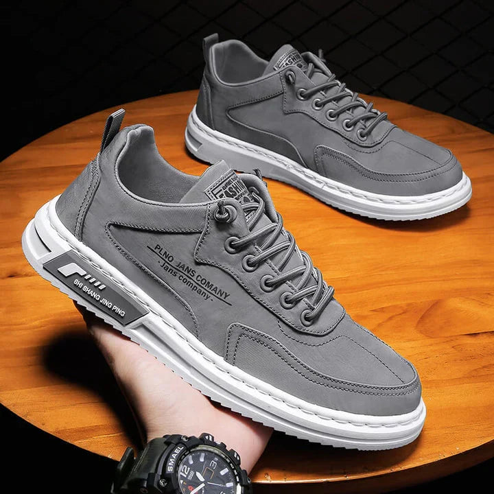 Stilrene svarte ortopediske herresneakers. Balansesko med god støtte for fritid og hverdagsbruk.
