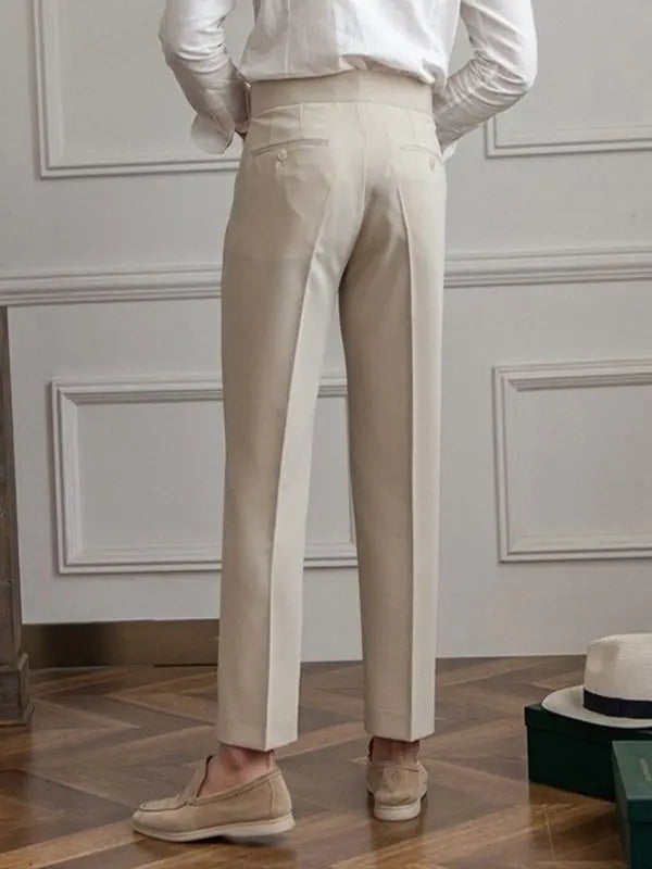 Tidløse herrebukser i skreddersydd stil. Komfortable og elegante bukser for en sofistikert og moderne garderobe.