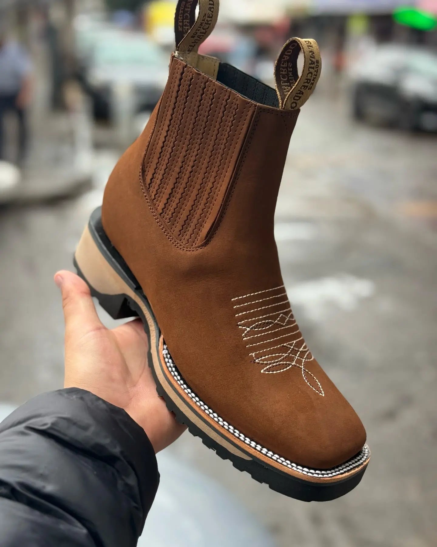 Slitesterke PU-cowboystøvler i unisex-design. Perfekte allværsstøvler for både kvinner og menn, klassisk vestlig stil.