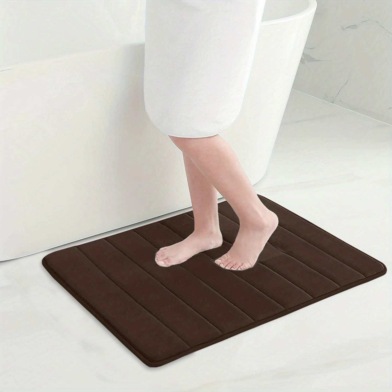 Premium badematte med antiskli. Myk, komfortabel og trygg for baderom. Moderne design og enkel rengjøring.