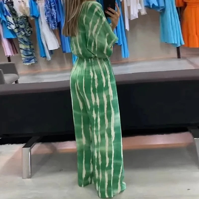 Elegant v-hals jumpsuit for kvinner med dolman-ermer og vide ben, skaper en slank, komfortabel silhuett.