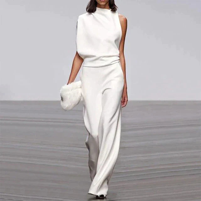Kvinnejumpsuit med løs passform, ermeløs design. Komfortabelt og moteriktig sommerantrekk for stilbevisste kvinner.