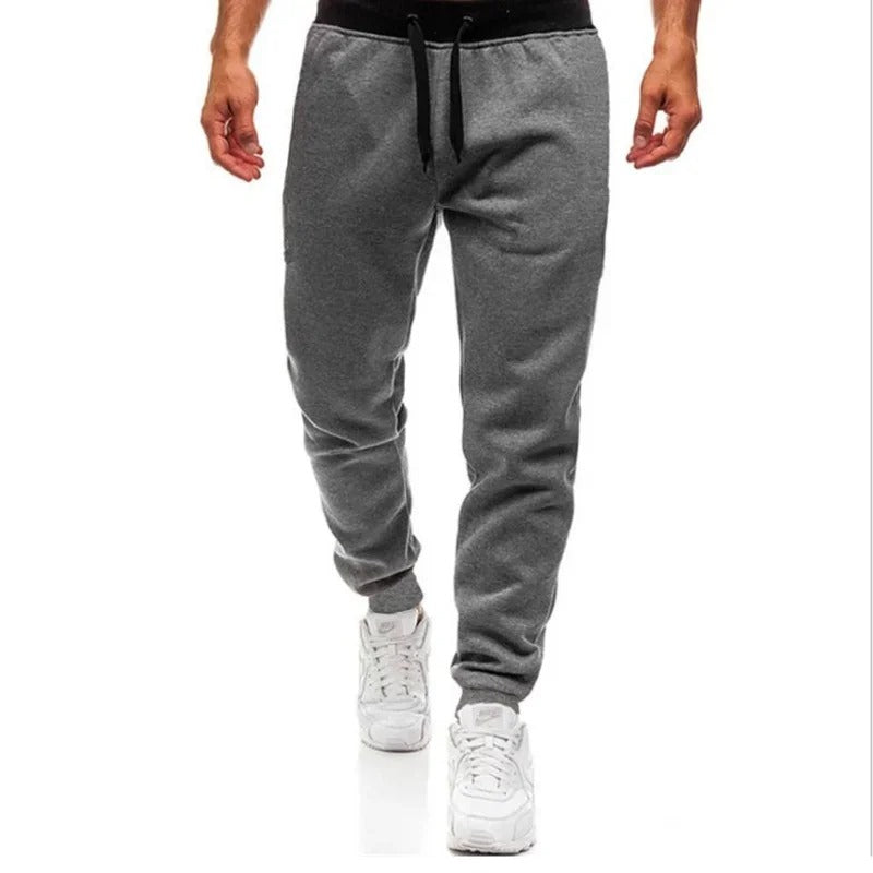 Avslappet joggebukse for menn, perfekt for hjemmekos og aktive dager. Varm og komfortabel vinterbukse.