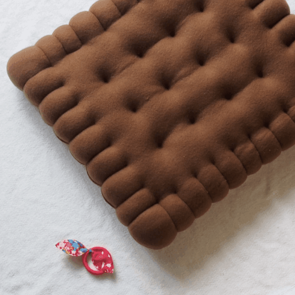 Myk kjekspute som gir stilfull dekor og komfortabel støtte. Perfekt for sofa eller lenestol.
