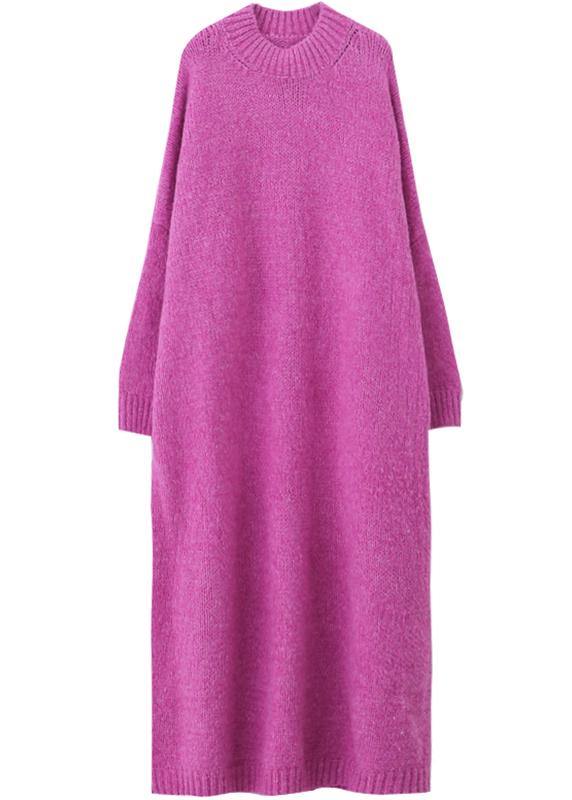 Modell viser allsidig rose plus size dame strikkegenser med o-hals for en koselig og stilfull hverdag.