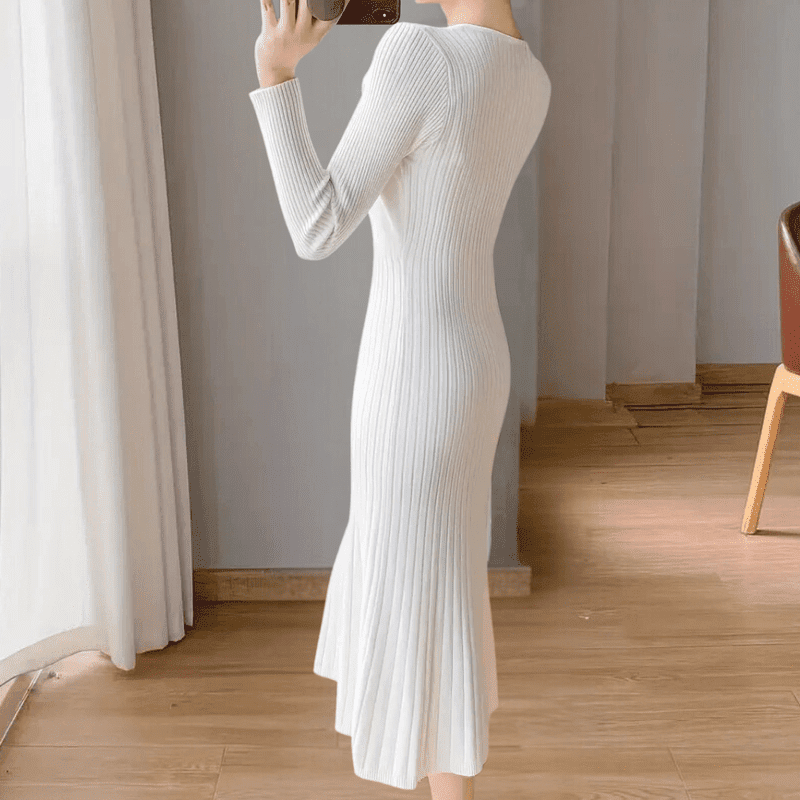 Myk og varm høstkjole i strikket design. Komfortabel damekjole som passer perfekt for kjøligere dager.