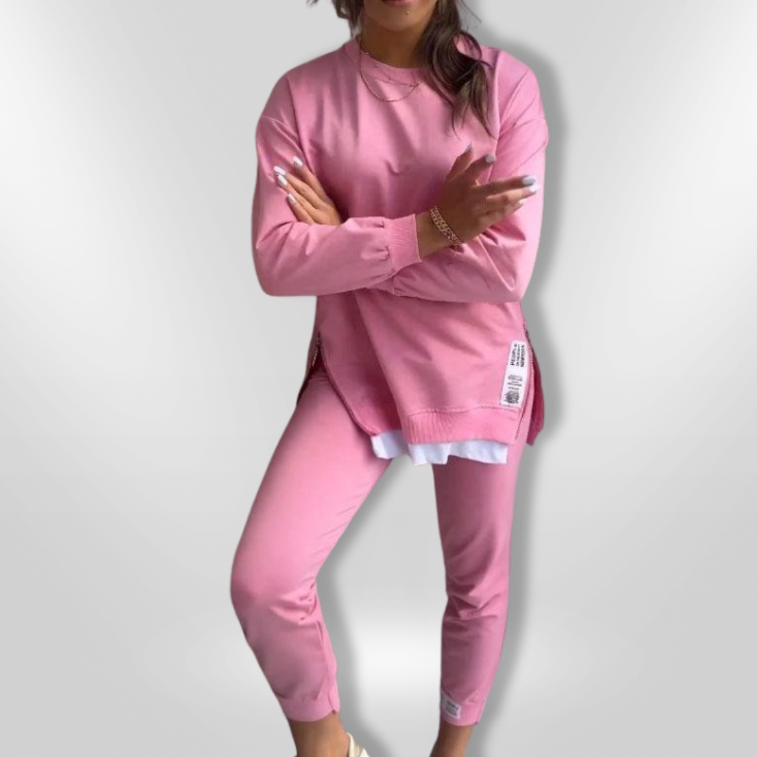 Stilig kvinne loungewear sett med en oversized sweatshirt og matchende joggers for en avslappet hverdagslook.