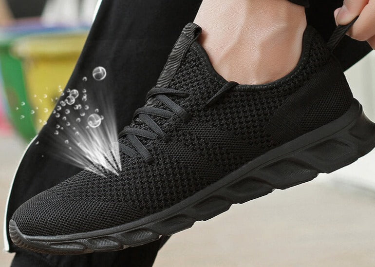 Nærbilde av Air Mesh-teksturen på komfortable herresko, viser pusteevne og kvalitet. Ideelle sneakers.