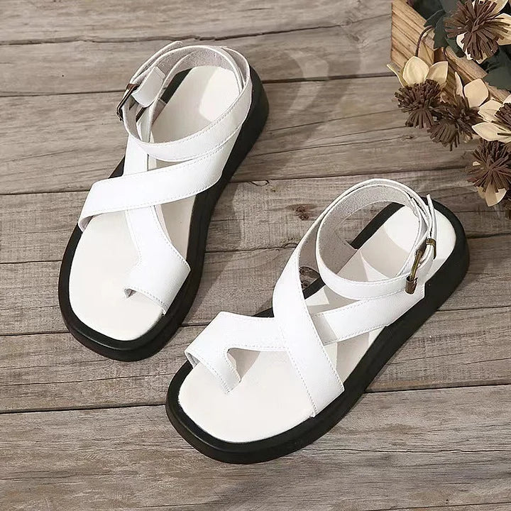 Sommersko: Komfortable gladiator sandaler for kvinner med tykk såle. Stilige damesandaler for strand, by og hverdag.