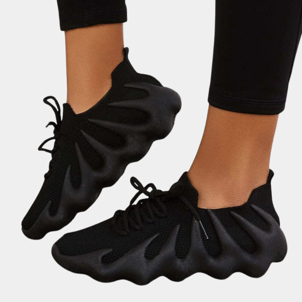 Pustende kvinnenes sneakers, lette og komfortable, ideelle for både sport og casual mote fottøy.