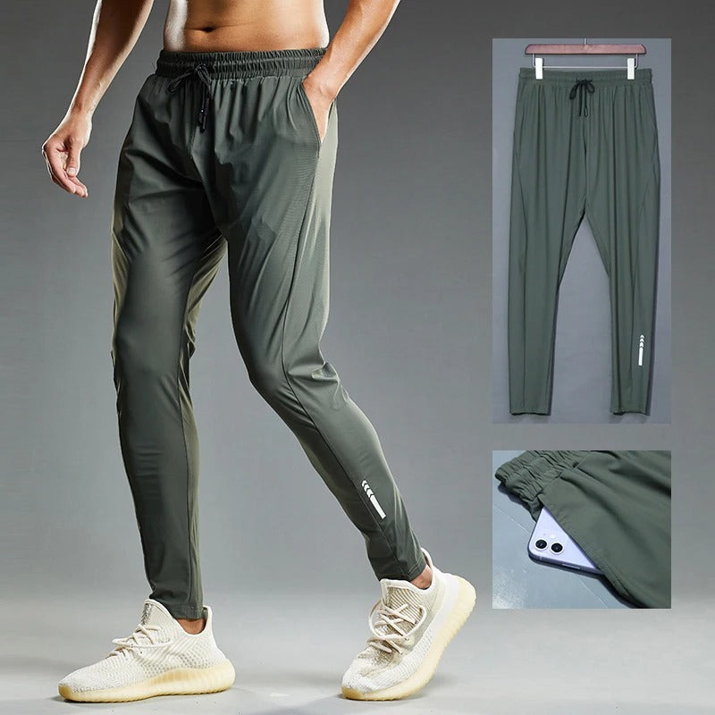 Sidevisning av herre joggebukser med praktiske lommer. Komfortable og funksjonelle bukser for menn, trening.